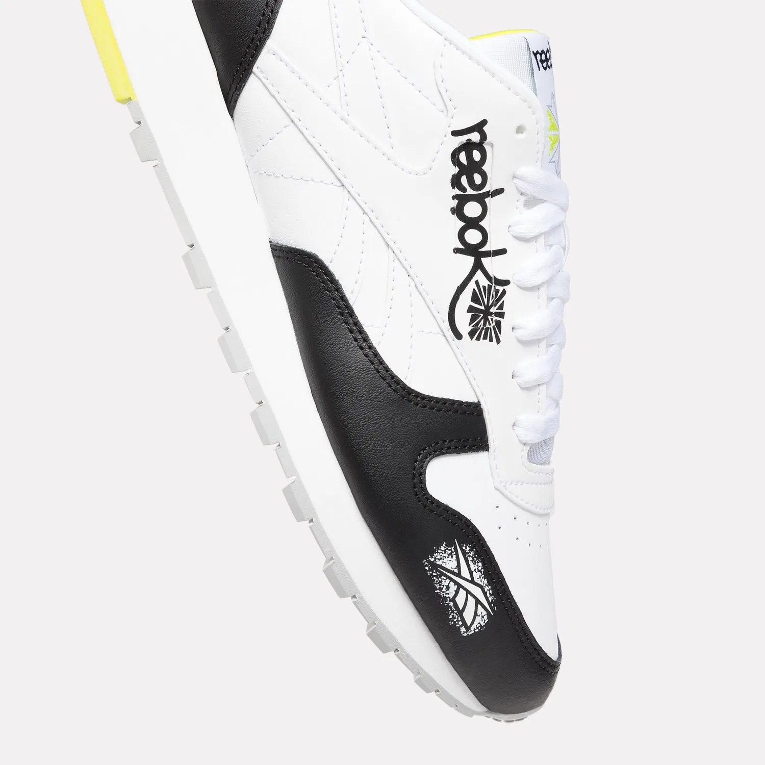 Детские кроссовки для девочек с шнуровкой Classic Leather Reebok, Cblack Ftwwht Aciyel — фото 2
