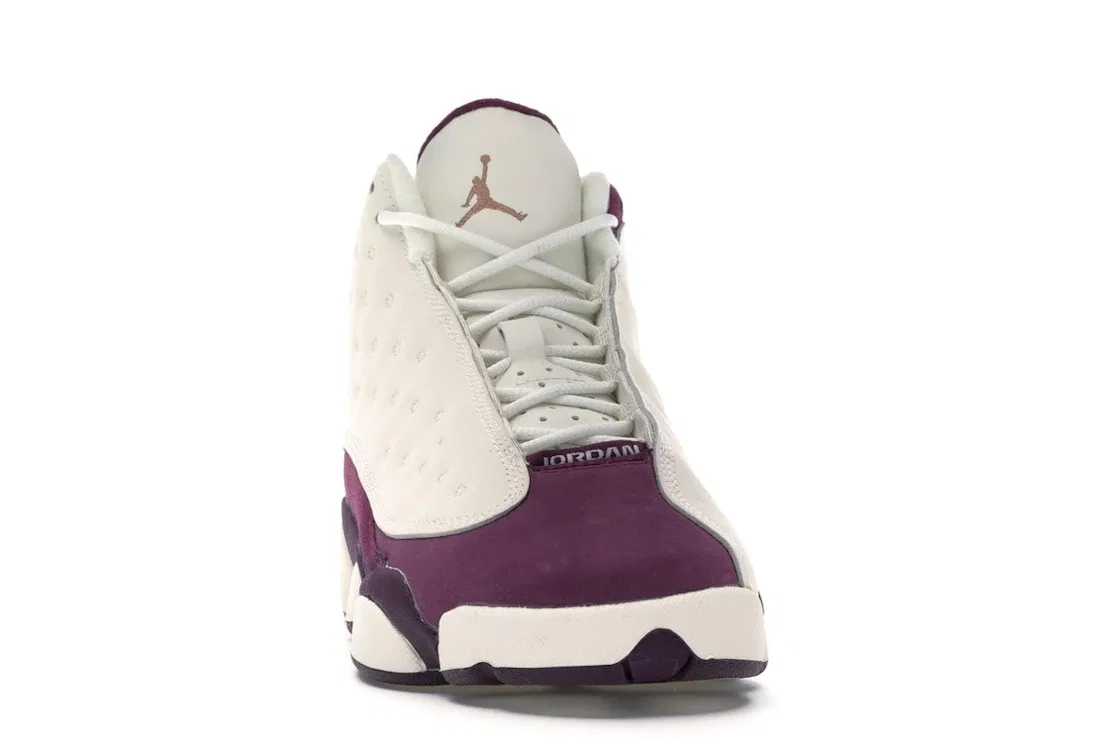 Детские кроссовки Lifestyle с принтом Jordan 13 Retro Bordeaux Jordan, Sail/Metallic Red Bronze-Bordeaux — фото 2