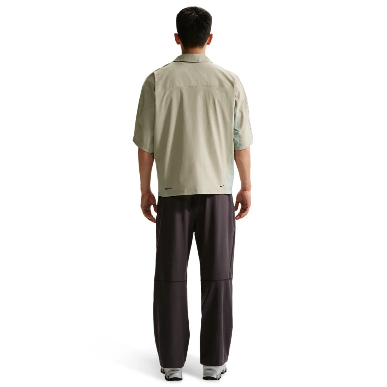 Мужская футболка с коротким рукавом Nike Tech Helios Sun SS Shirt, Spruce Fog/Light Pumice/Black — фото 4