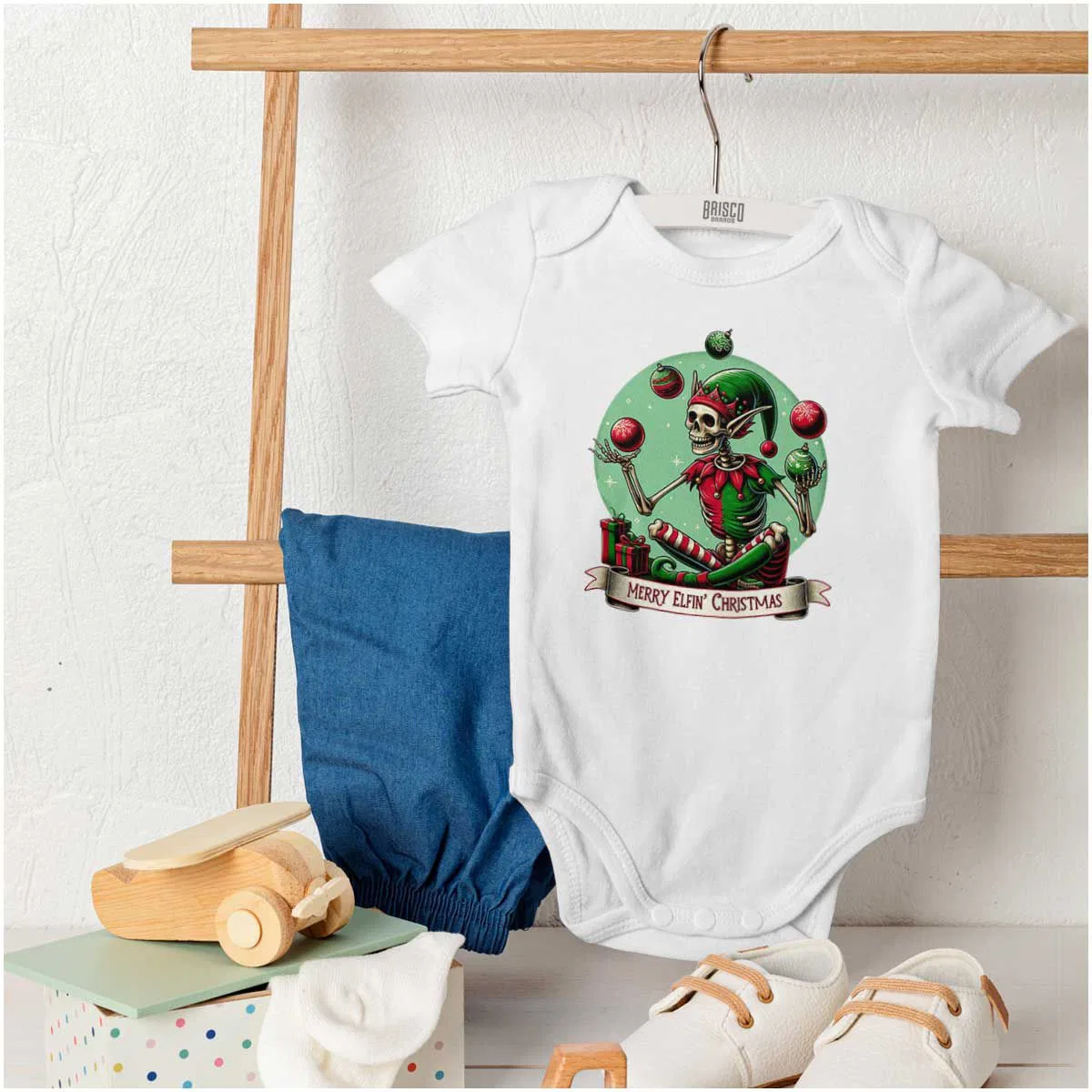 Детское боди-комбинезон с коротким рукавом Christmas Skeleton Juggling Elf Brisco Brands, White — фото 4