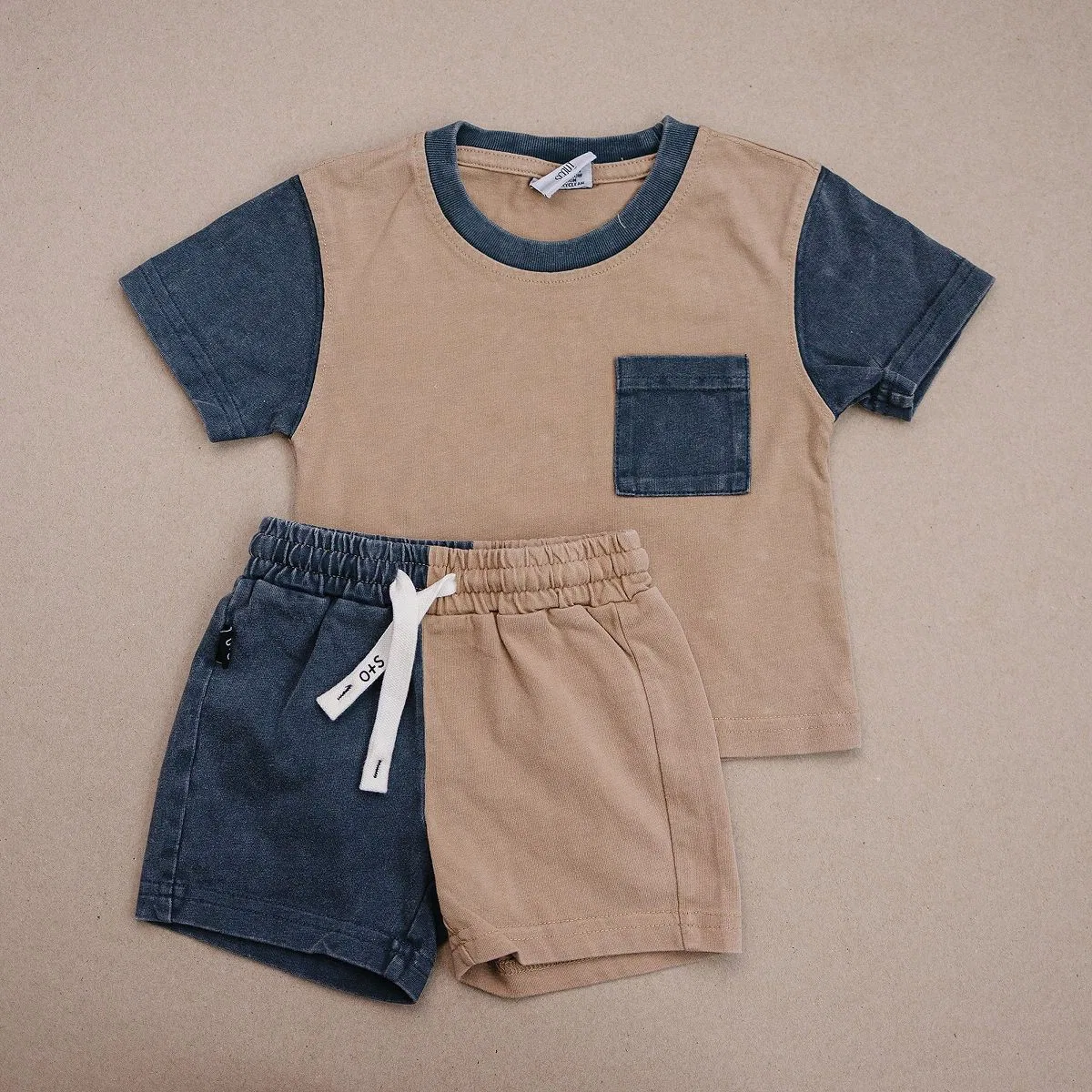 Детский комплект футболки и шорт с принтом Zoe Set Olive + Scout, Brown