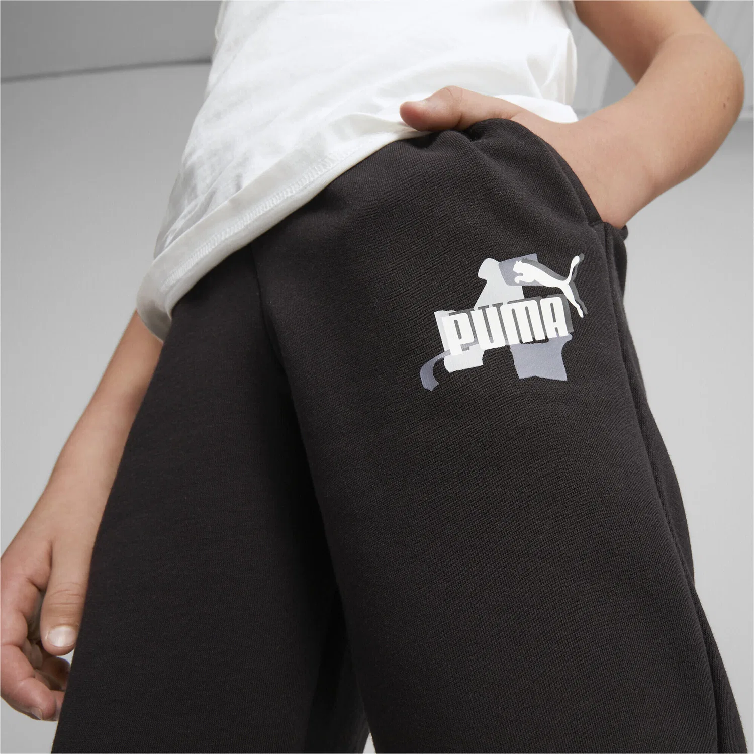 Детские спортивные штаны с принтом Essentials+ Street Art Puma, Schwarz — фото 3