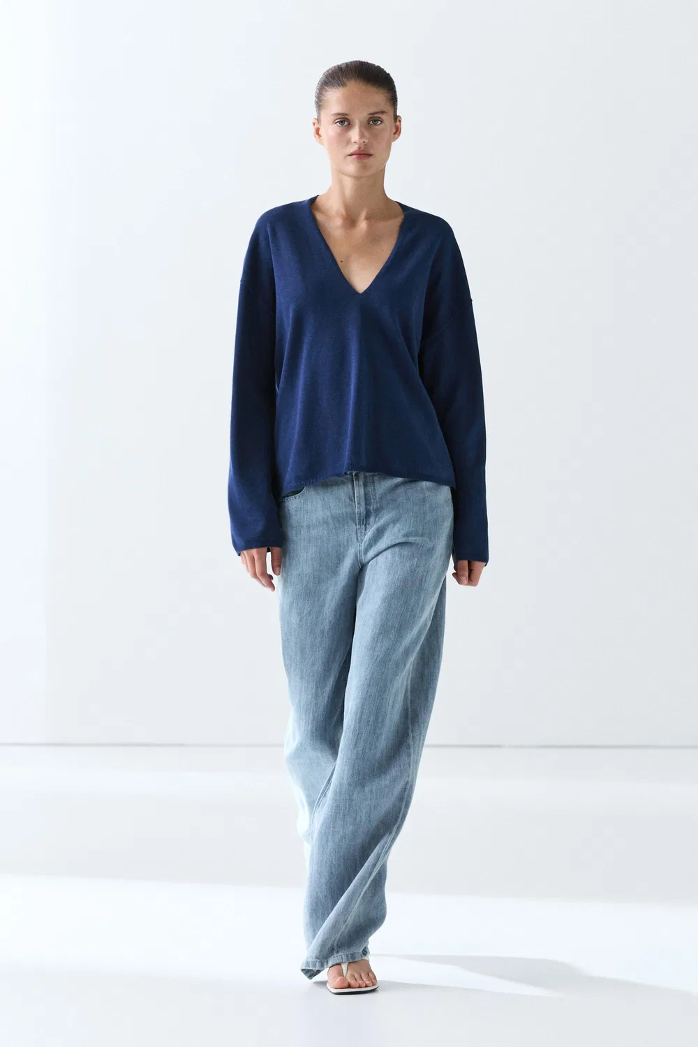 Свитер Massimo Dutti Striped V-Neck Knit, темно-синий — фото 3