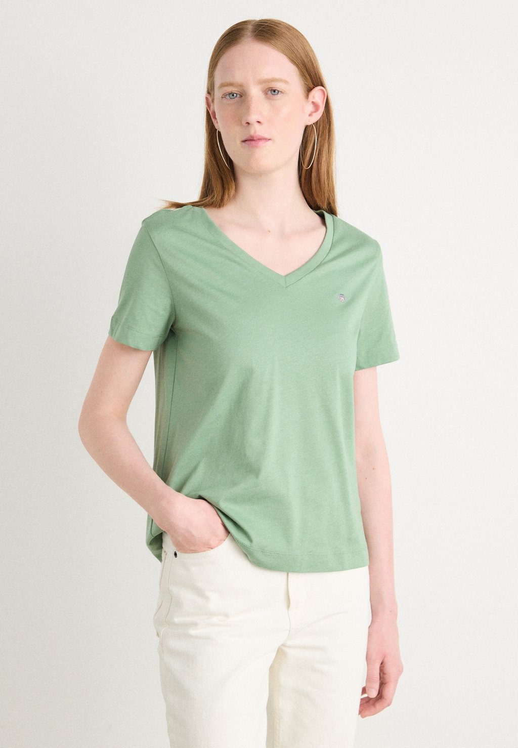 

Базовая футболка SHIELD V NECK GANT, зеленый