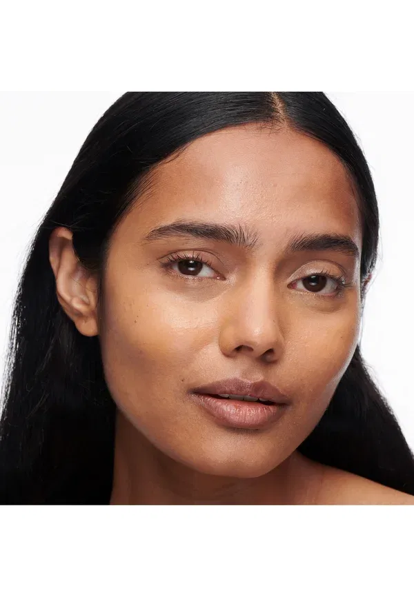 Консилер 1.8 мл Studio Radiance 24hr Luminous Lift Concealer Mini Mac NC42, цвет nc42 — фото 3