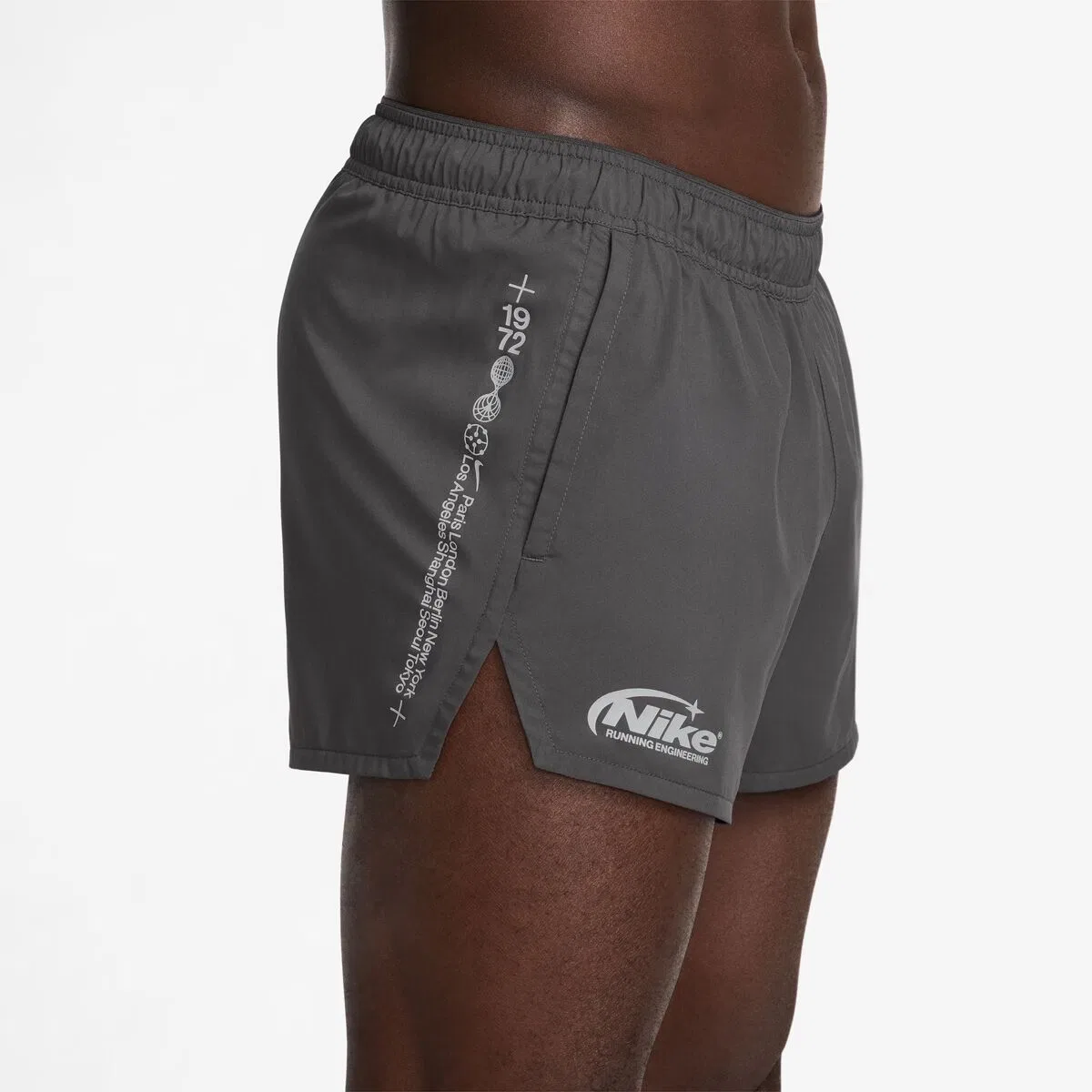 Мужские шорты для бега с перфорацией Nike Dri-FIT Disrupt 3in BF Short, Medium Ash / Medium Ash / Reflective Silver — фото 2