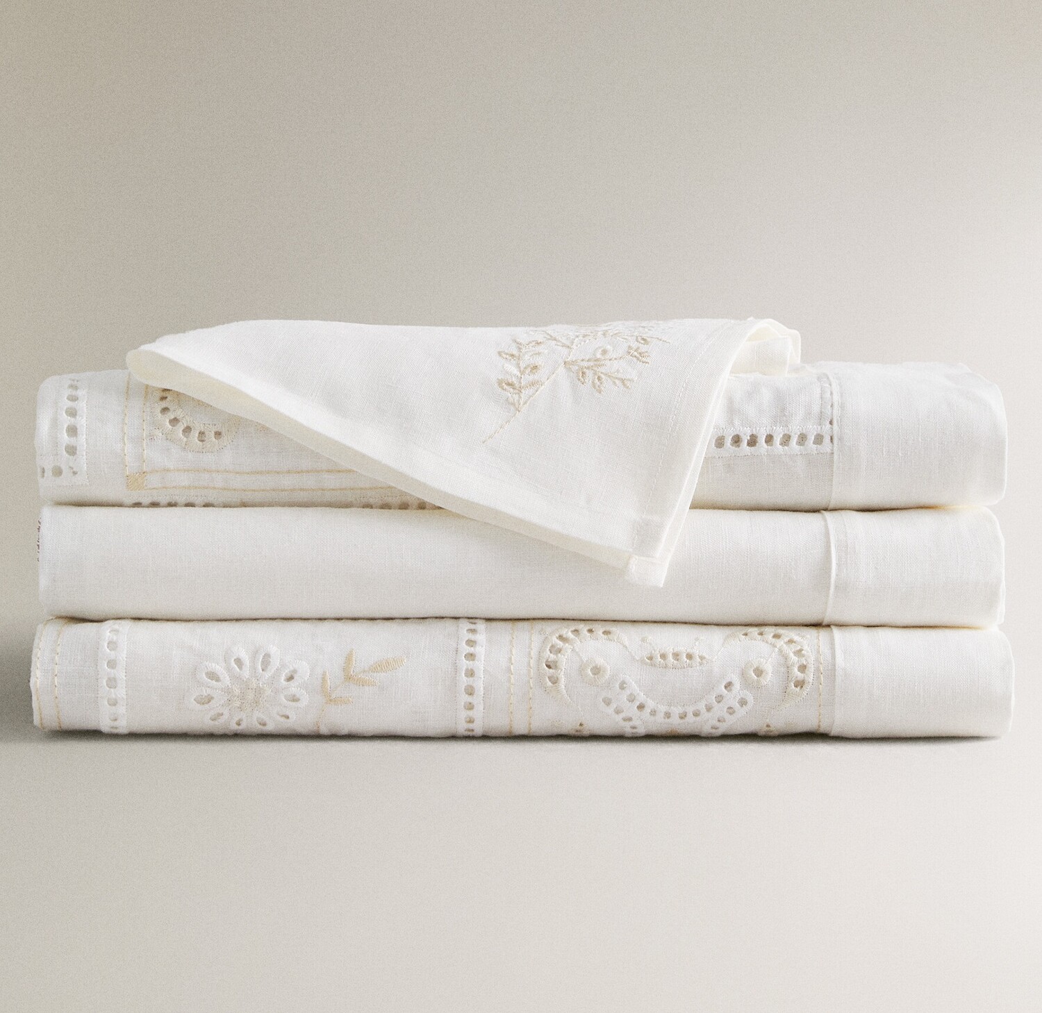 

Скатерть Zara Home Embroidered Linen Blend, 150х250 см