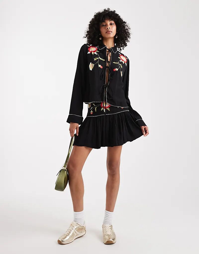 

Мини-юбка с вышивкой от ASOS DESIGN