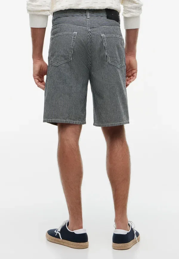 Шорты повседневные Tommy Hilfiger Relaxed river short ind stripe seasonal quality shorts, полоска индиго — фото 3