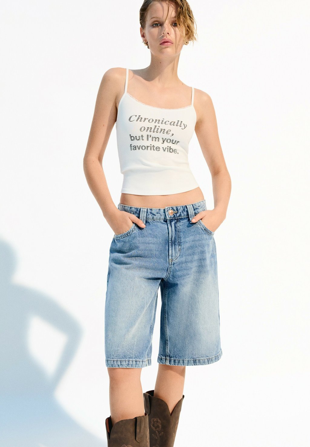 

Топ PRINTED STRAPPY WITH RHINESTONES Bershka, белый