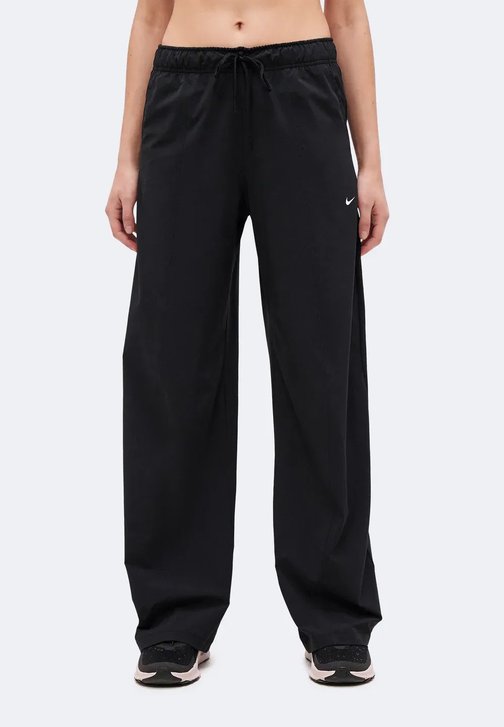 Одна широкая штанина - спортивные штаны Nike Performance, Black/White