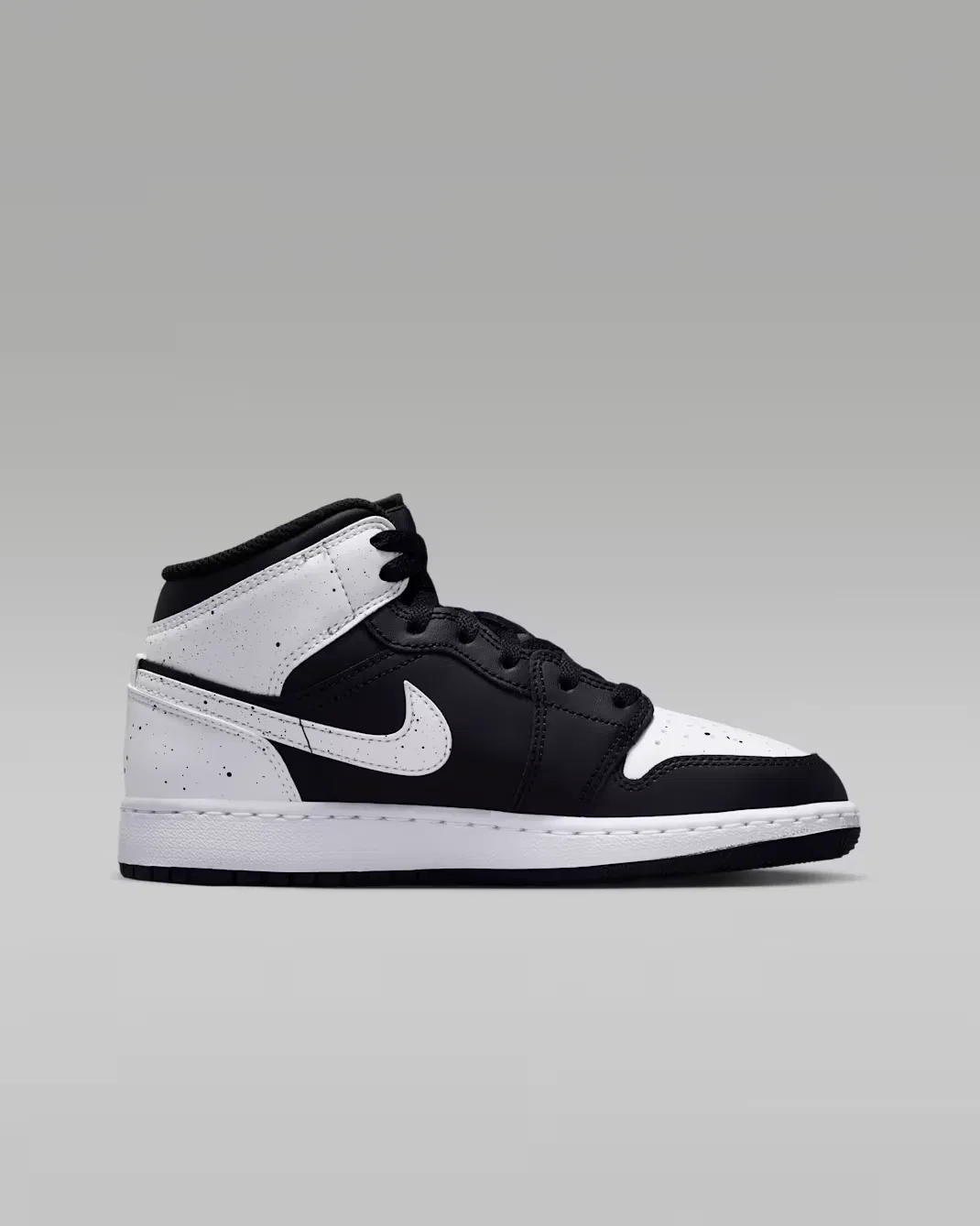 Кроссовки для детей постарше Air Jordan 1 Mid, Black/Black/White — фото 3