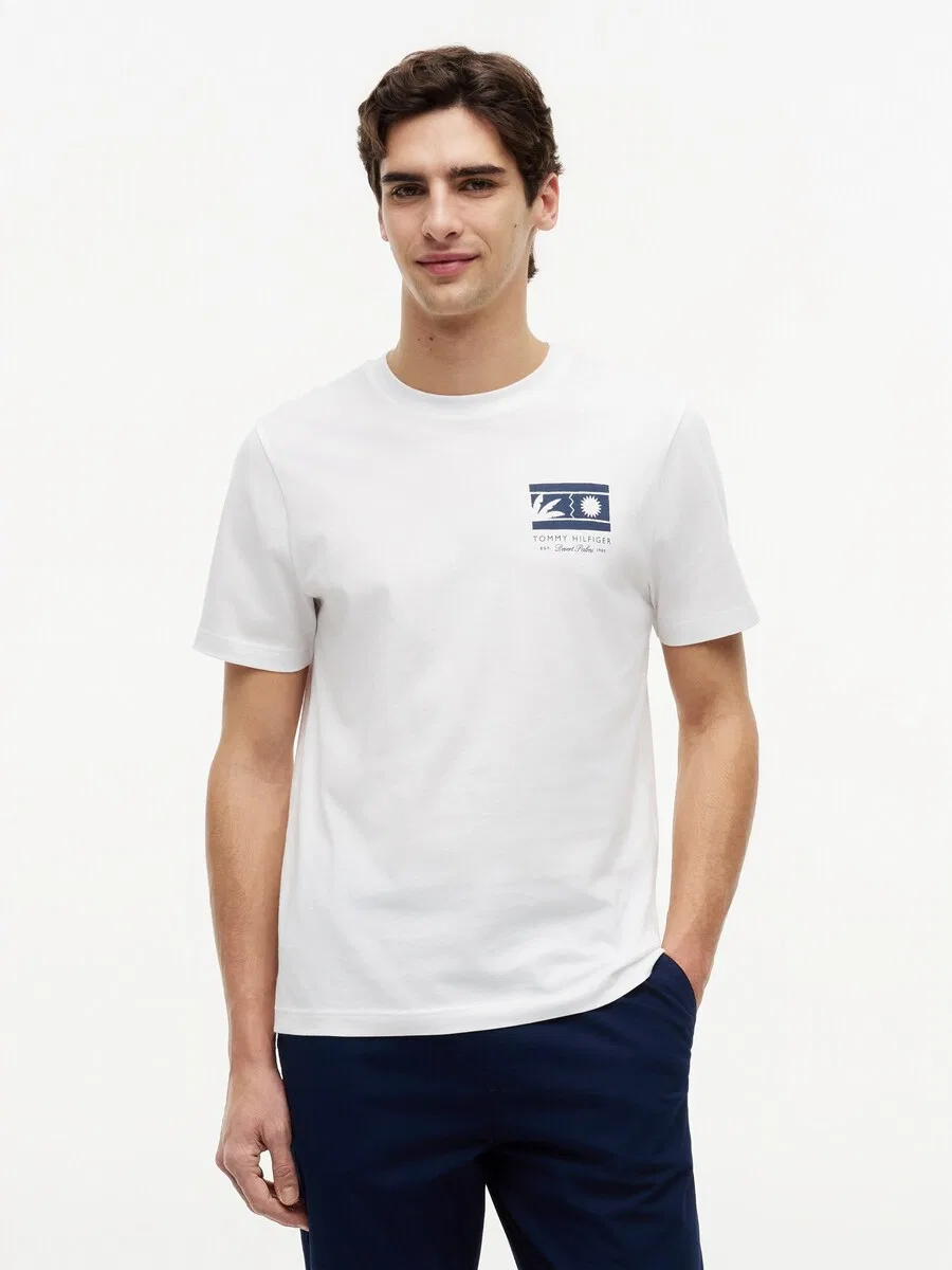 Футболка TOMMY HILFIGER с графическим логотипом, белого цвета — фото 2