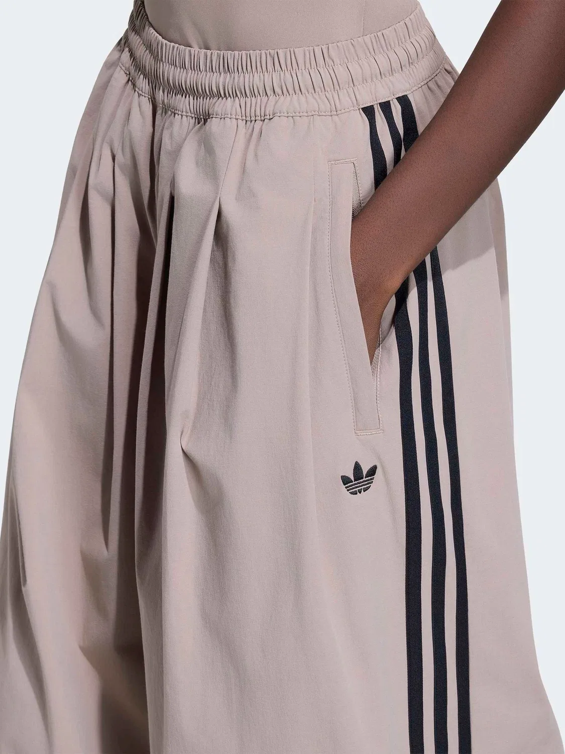 Спортивные брюки плиссированные adidas Originals, коричневый — фото 4