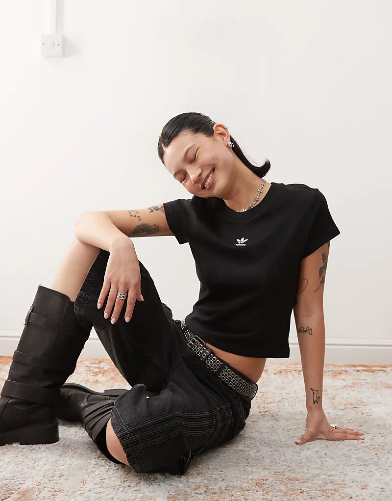 

Футболка Essentials Slim черного цвета adidas Originals