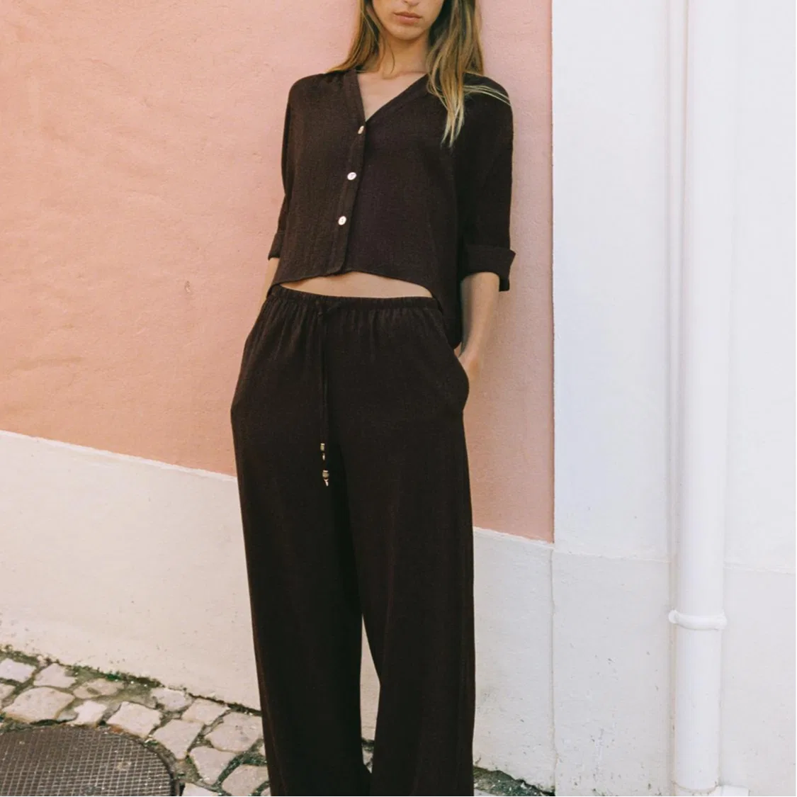 Женская рубашка с V-образным вырезом Dark Brown ZARA, Темно-коричневый — фото 4