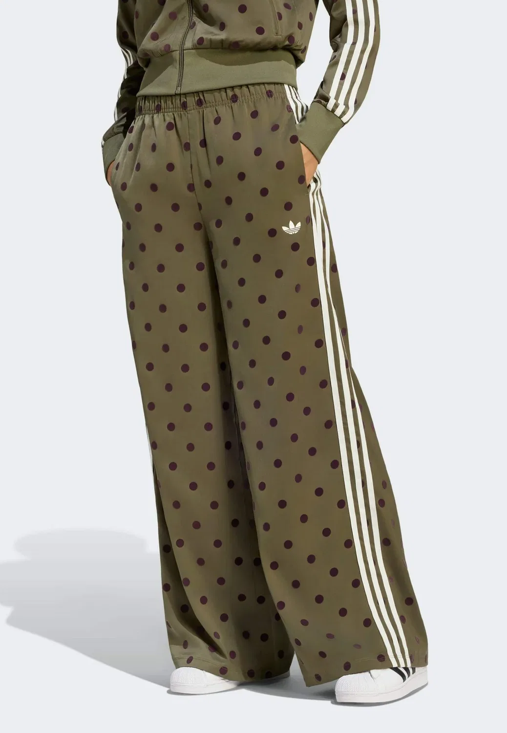 Брюки с широкими штанинами из атласа в горошек Adidas Originals, Olive Strata