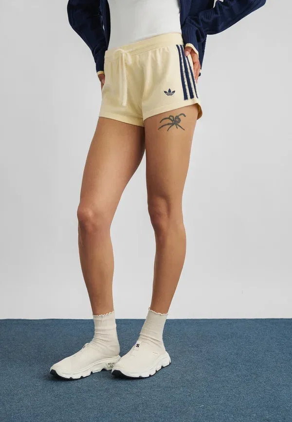 Шорты Adidas Originals, ванильный