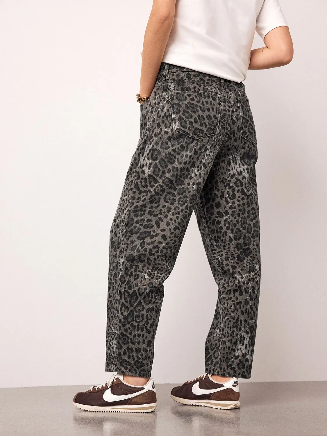 Джинсы для беременных barrel, с леопардовым принтом Next, Leopard Print — фото 2