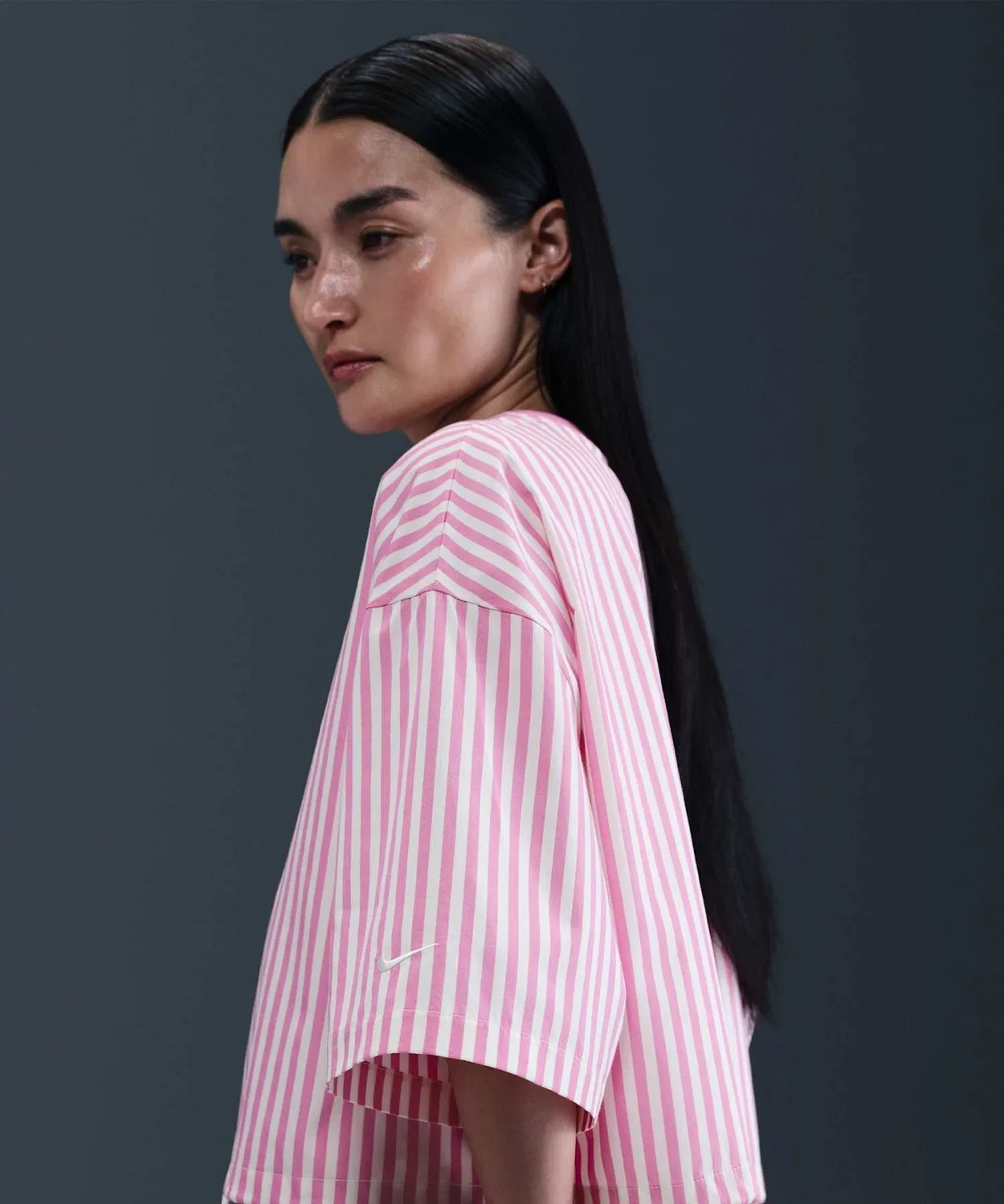 Женская футболка из поплина с полосатым принтом Nike Sportswear Chill Poplin Boxy Top, Playful Pink — фото 3