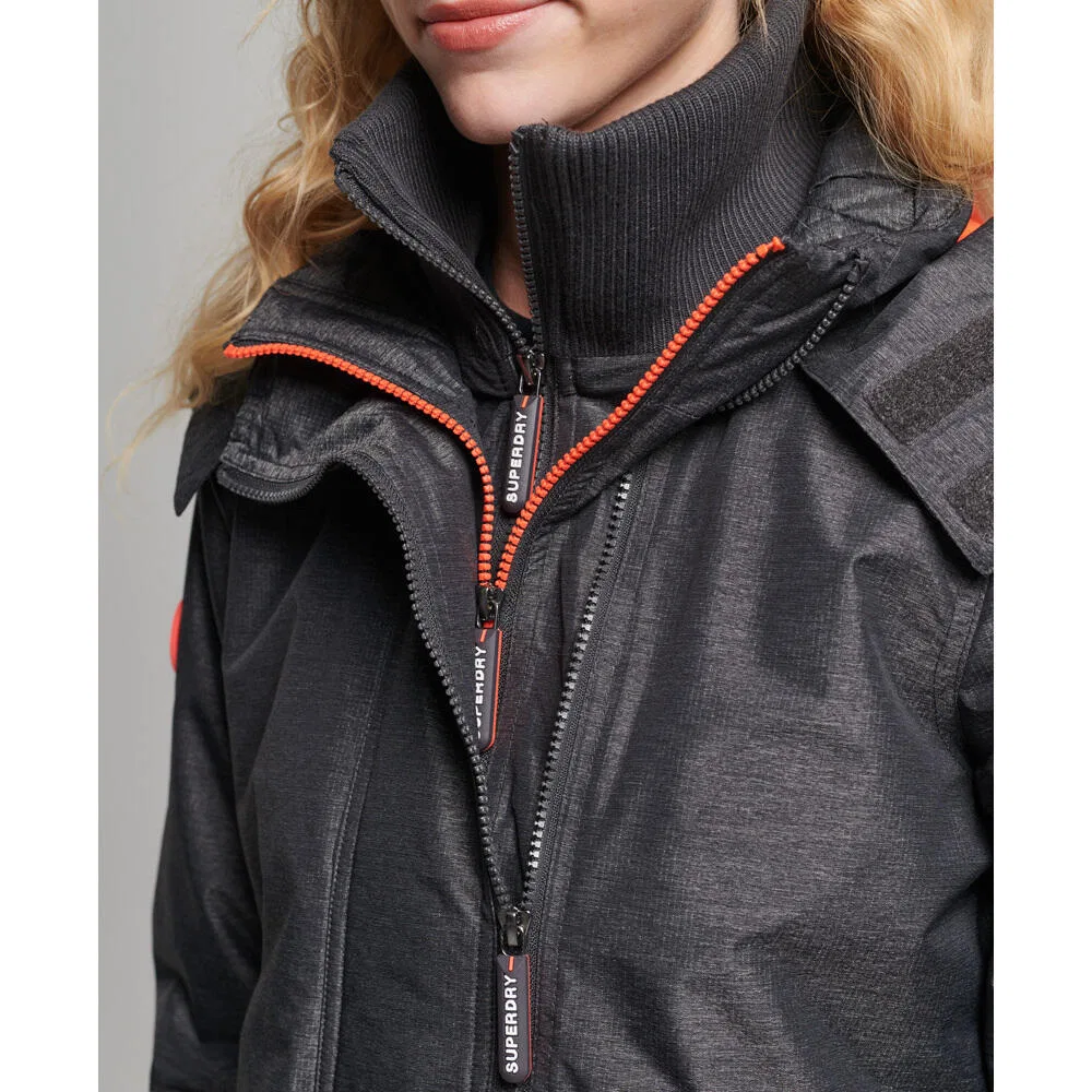 Женская водонепроницаемая куртка с капюшоном Arctic SD-Windcheater Superdry, Grau Korallenrosa — фото 4