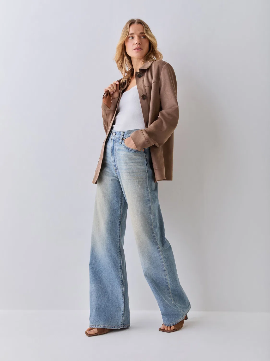 Джинсы клеш Ribcage Wide Leg Levi's, глянцевый синий — фото 2