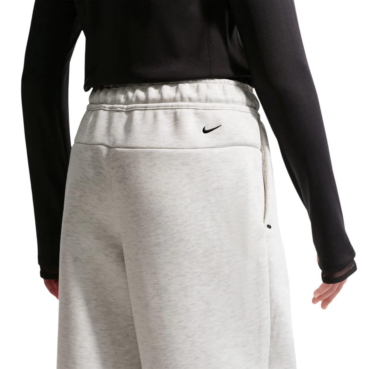 Детские брюки для девочек с широкой штаниной Nike Tech Fleece Wide Leg Pants, Heather Gray/Black — фото 2