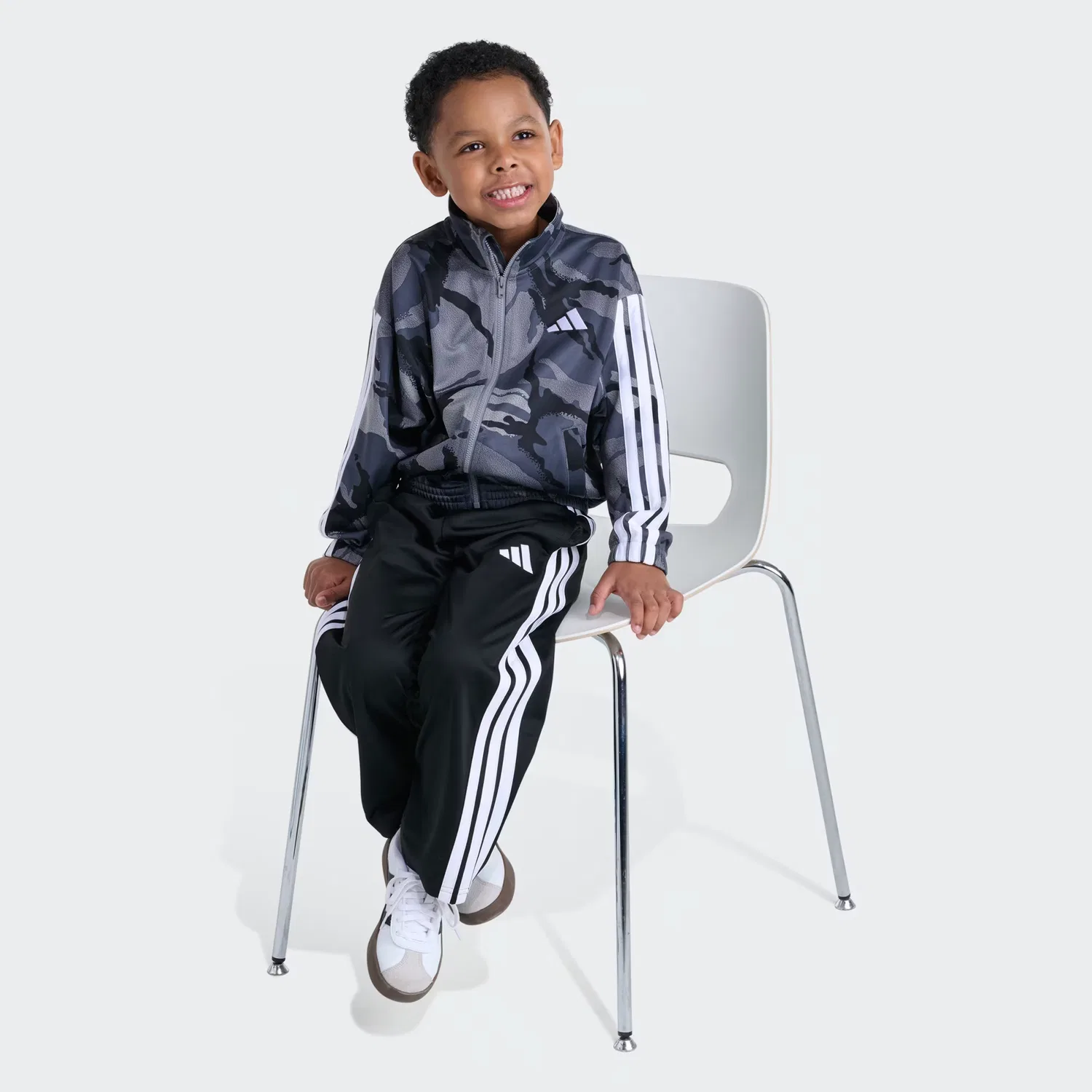 Детский спортивный костюм с камуфляжным принтом из 2 предметов Adidas Sportswear, черный — фото 2