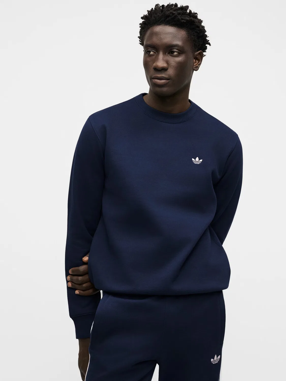 Толстовка Adidas Originals Essentials темно-синего цвета — фото 3