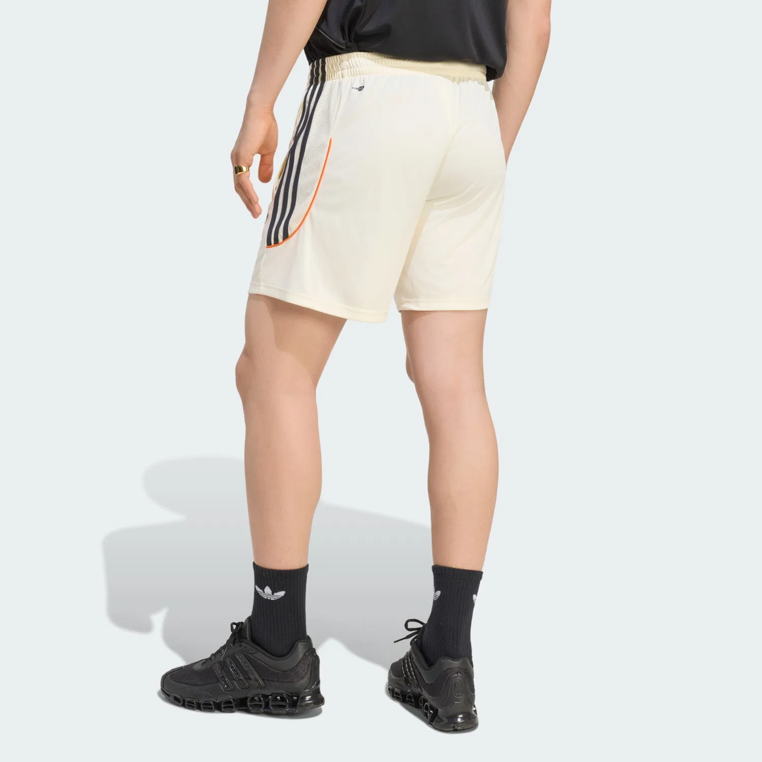 Белые шерстяные шорты Adidas Originals Regular Teamgeist 26' — фото 3
