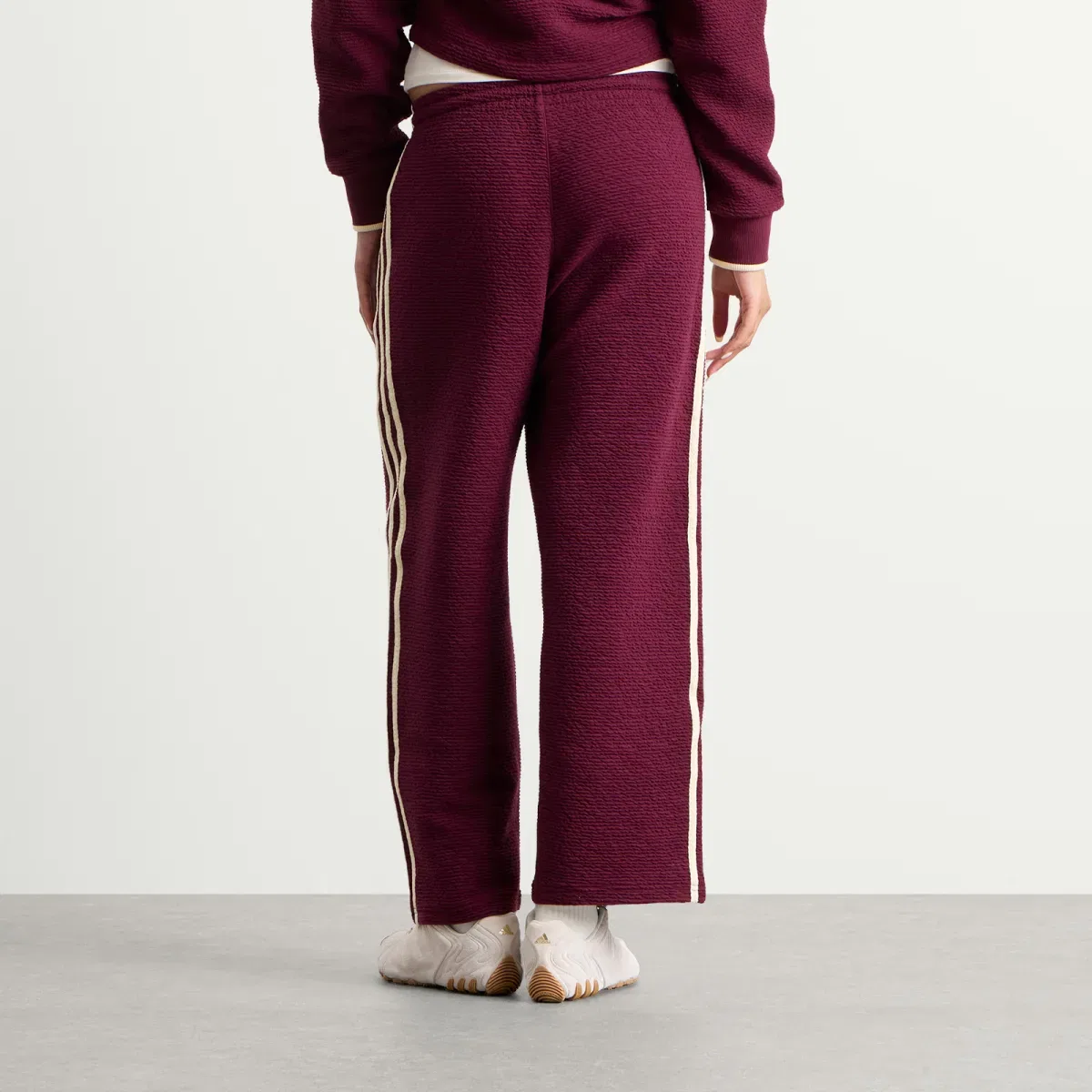 Женские спортивные брюки свободного кроя Firebird Track Pant Adidas, Maroon & Vivid Red — фото 3