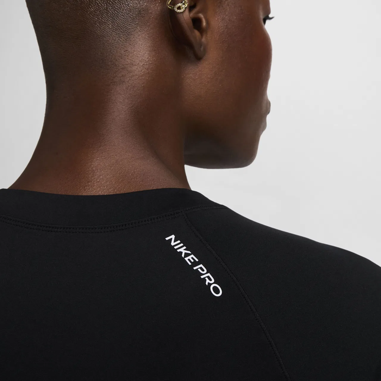 Женская футболка с технологией Dri-FIT Pro DF SS Baselayer Nike, черный/белый — фото 4