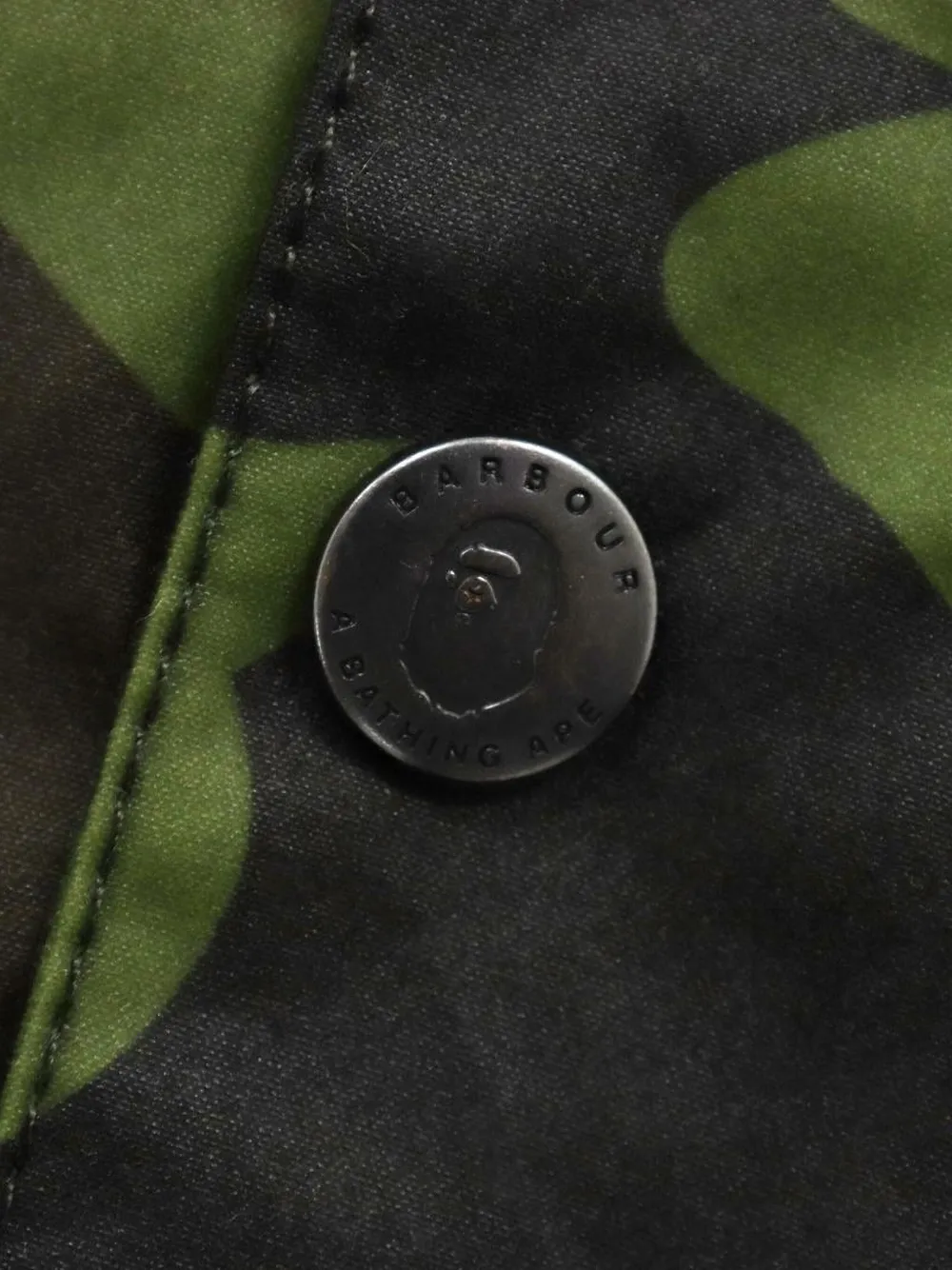 Куртка с камуфляжным узором и капюшоном A BATHING APE, зеленый — фото 3