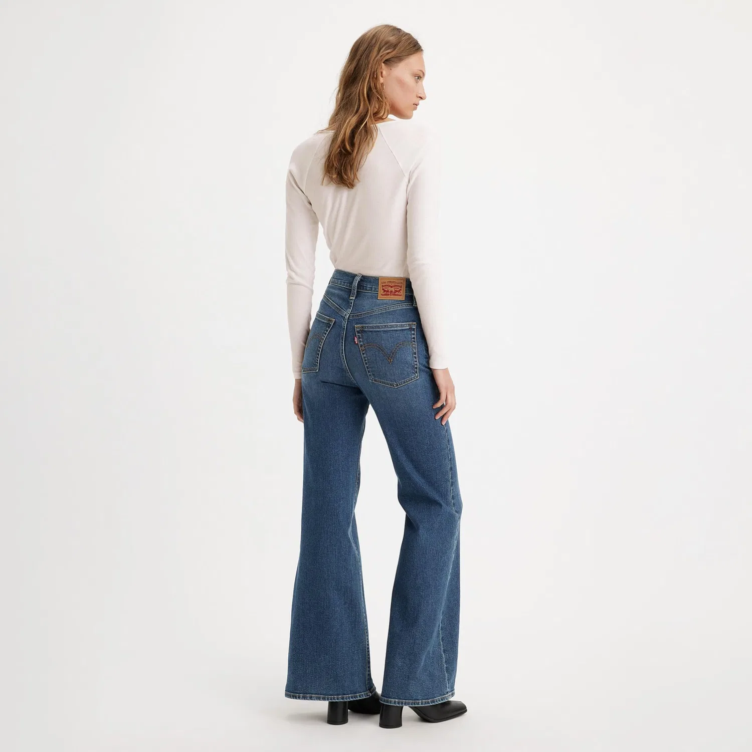 Женские джинсы с расклешенным кроем Ribcage Bells Levi's, A New York Moment — фото 2