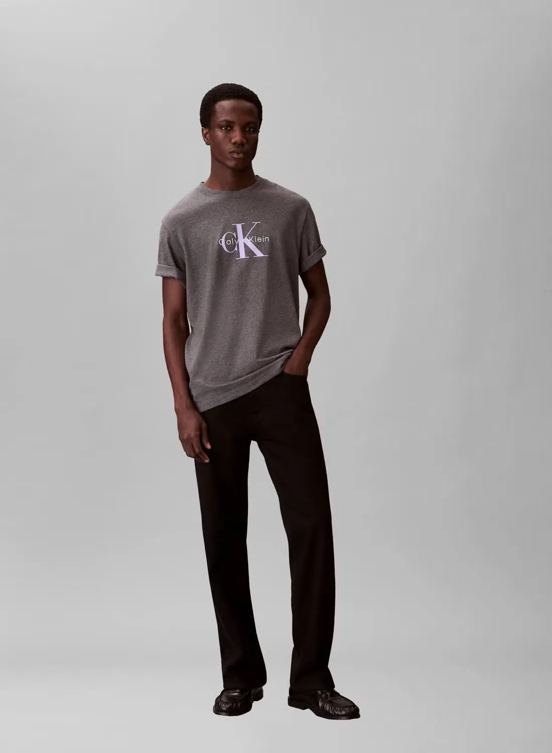 Футболка с принтом Monogram Calvin Klein, серая — фото 2