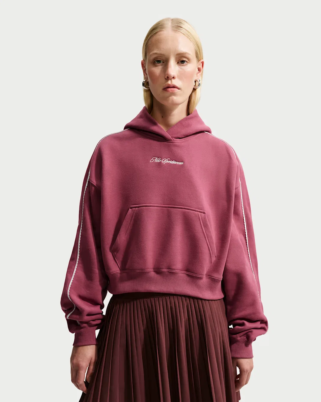Женская укороченная толстовка с капюшоном Nike Studio Fleece Medium Weight "Graphic Pack", Pink Smoke/Sail/Pink Smoke