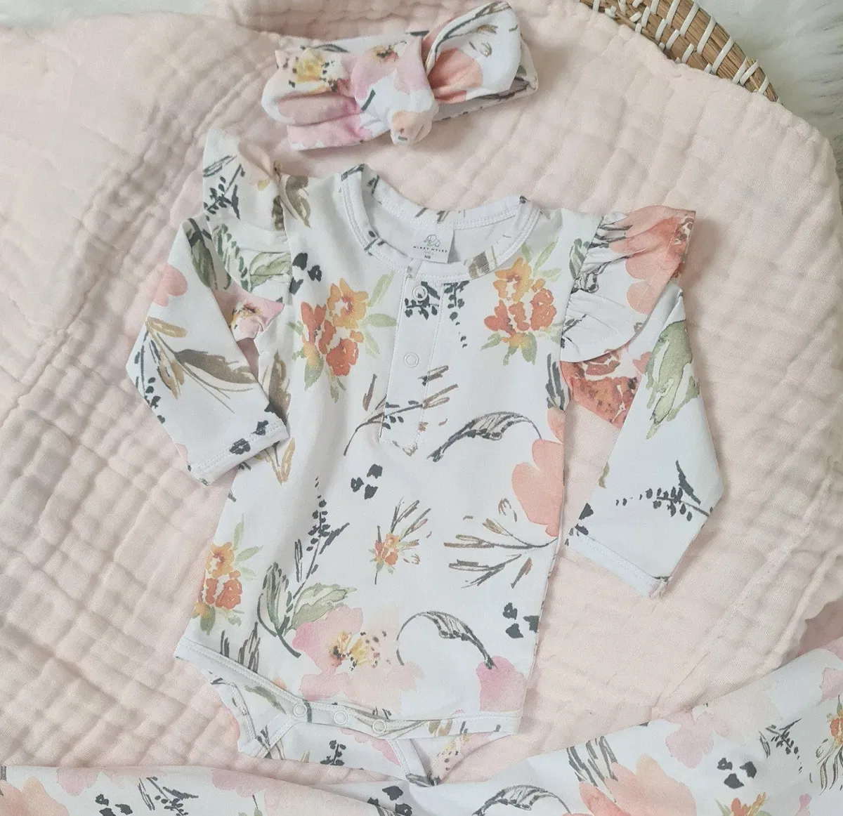 Детское боди с цветочным принтом, с длинным рукавом с оборкой Minky Myles, White