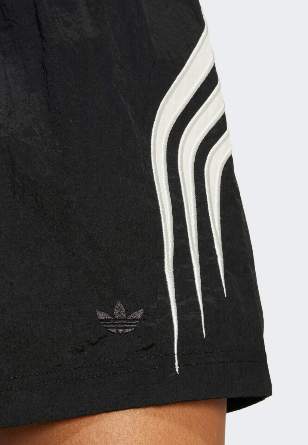 

Шорты adidas, черный