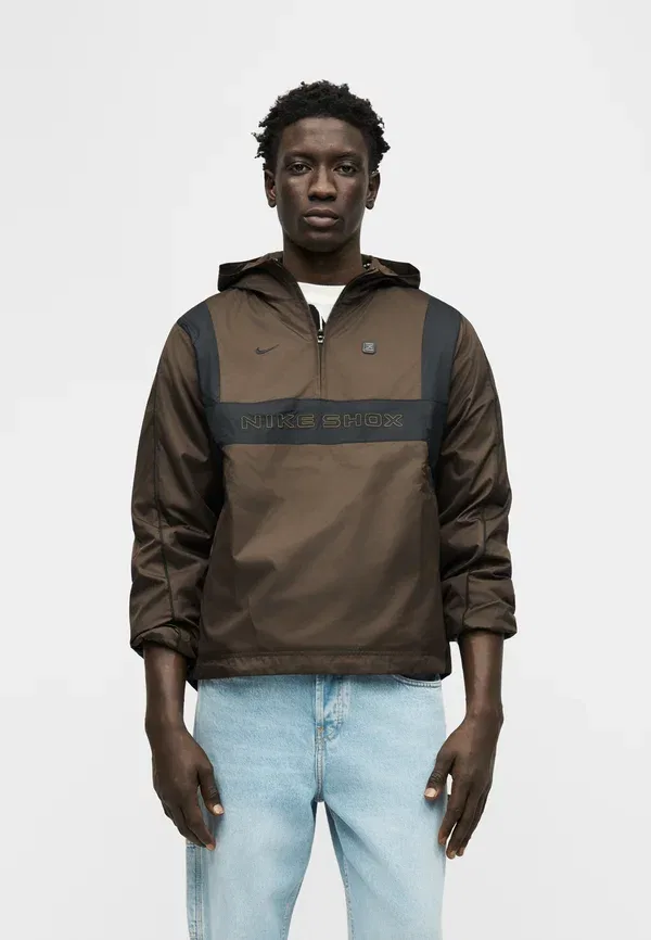 Куртка Nike Sportswear M nsw wvn hz jkt shox summer jacket, темный орех/черный — фото 4