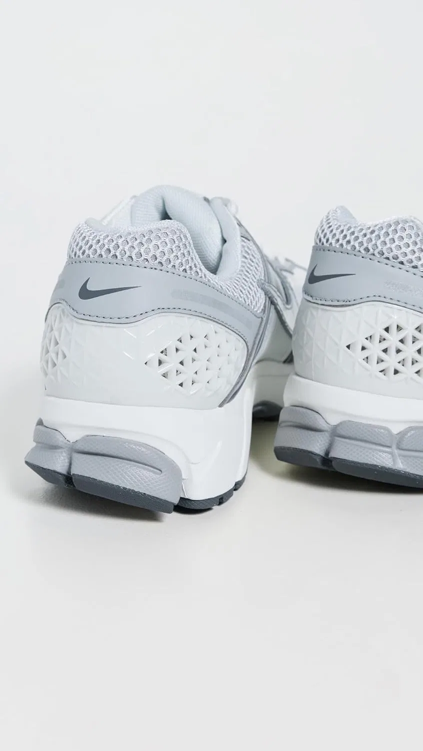 Кроссовки Nike Zoom Vomero 5, Summit White/Light Smoke Grey/Smoke Grey/Metallic Silver — фото 3
