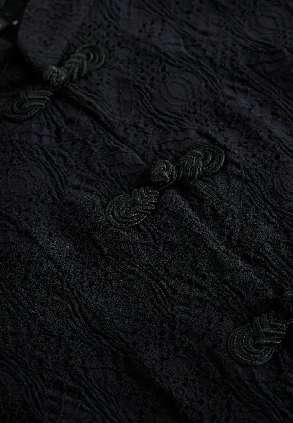Блузка прямого кроя, без рукавов, с кружевной застежкой-узлом Next, Black — фото 3