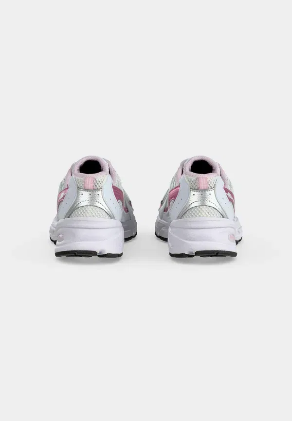 Кроссовки Leather and Textile 530 New Balance white, белый/розовый — фото 4