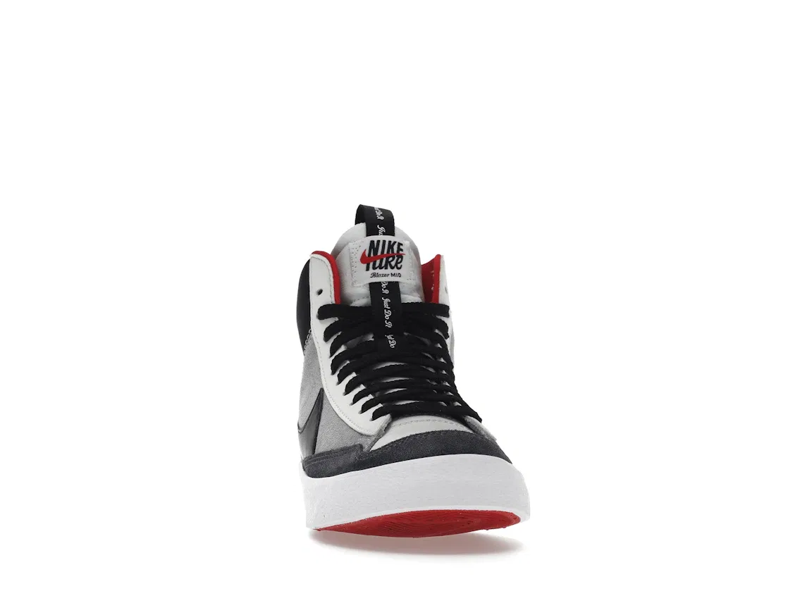 Детские кроссовки с высоким силуэтом Nike Blazer Mid 77 SE Dance, Summit White/University Red-Light Soot-Black — фото 2