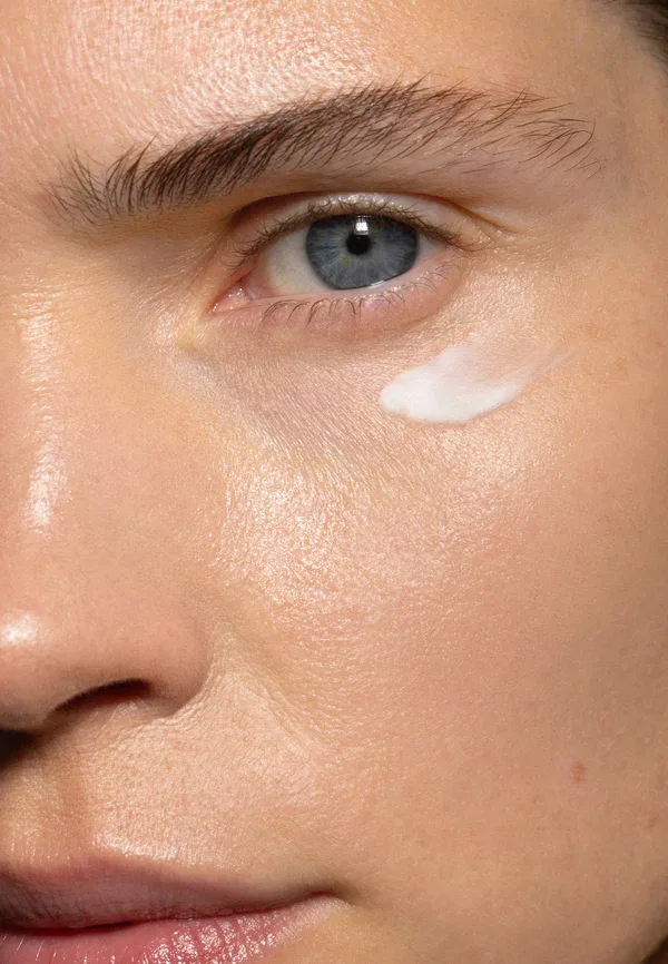 Сыворотка для глаз с ретинолом Retinol alternative plant-powered eye serum Madara 15 мл MáDara — фото 3