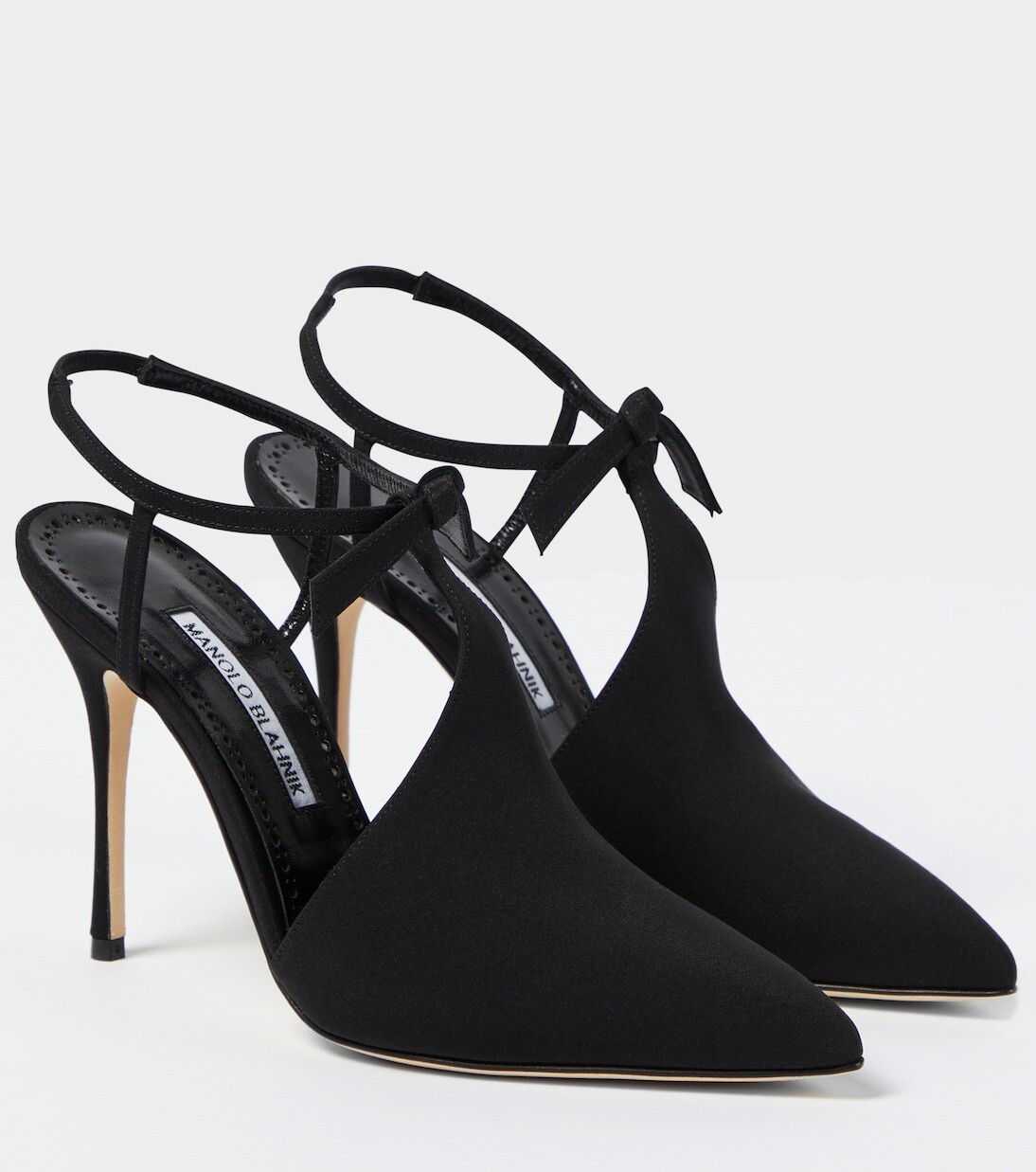 Туфли horna 105 с пяткой на пятке и бантом Manolo Blahnik, черный