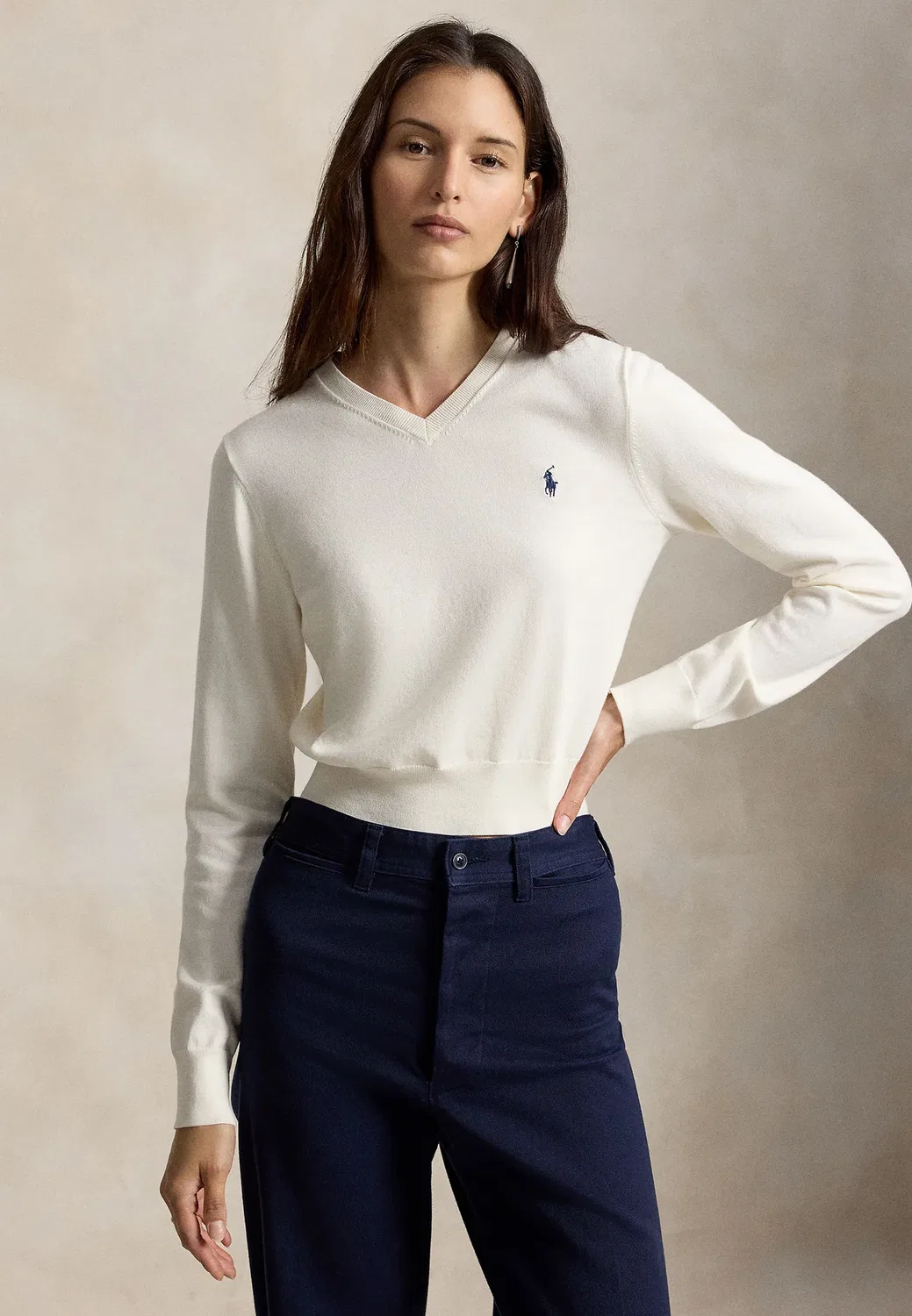 Усаженный свитер с V-образным вырезом из смесовой хлопковой ткани Polo Ralph Lauren, Collection Cream
