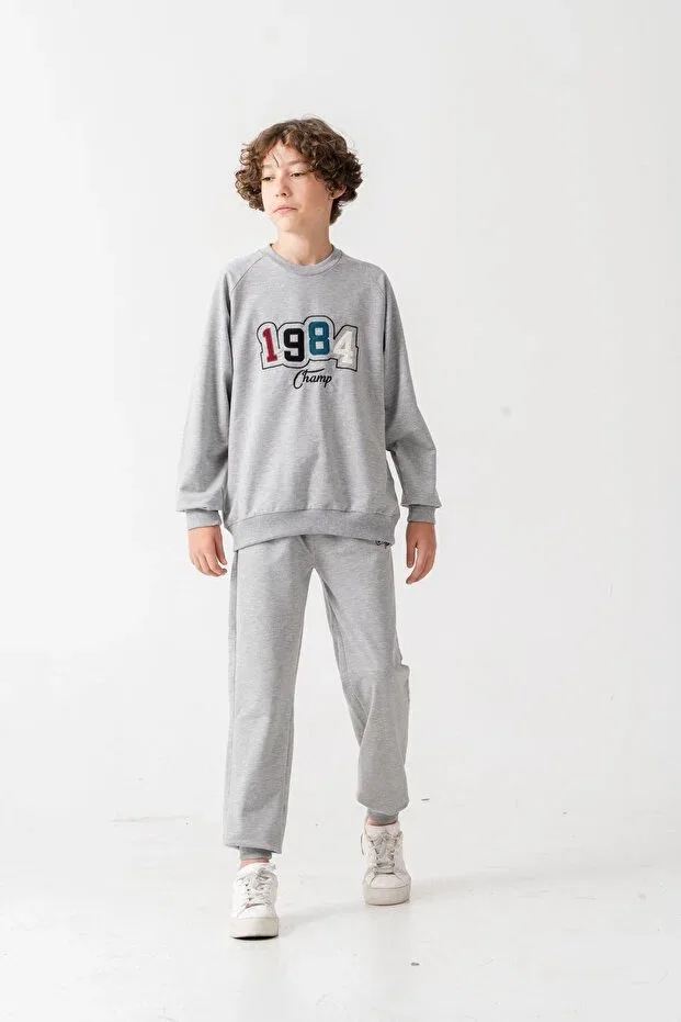 Детский спортивный костюм для мальчиков с принтом 1984 Champ Applique Embroidered Printed Mışıl Kids, Gri — фото 3