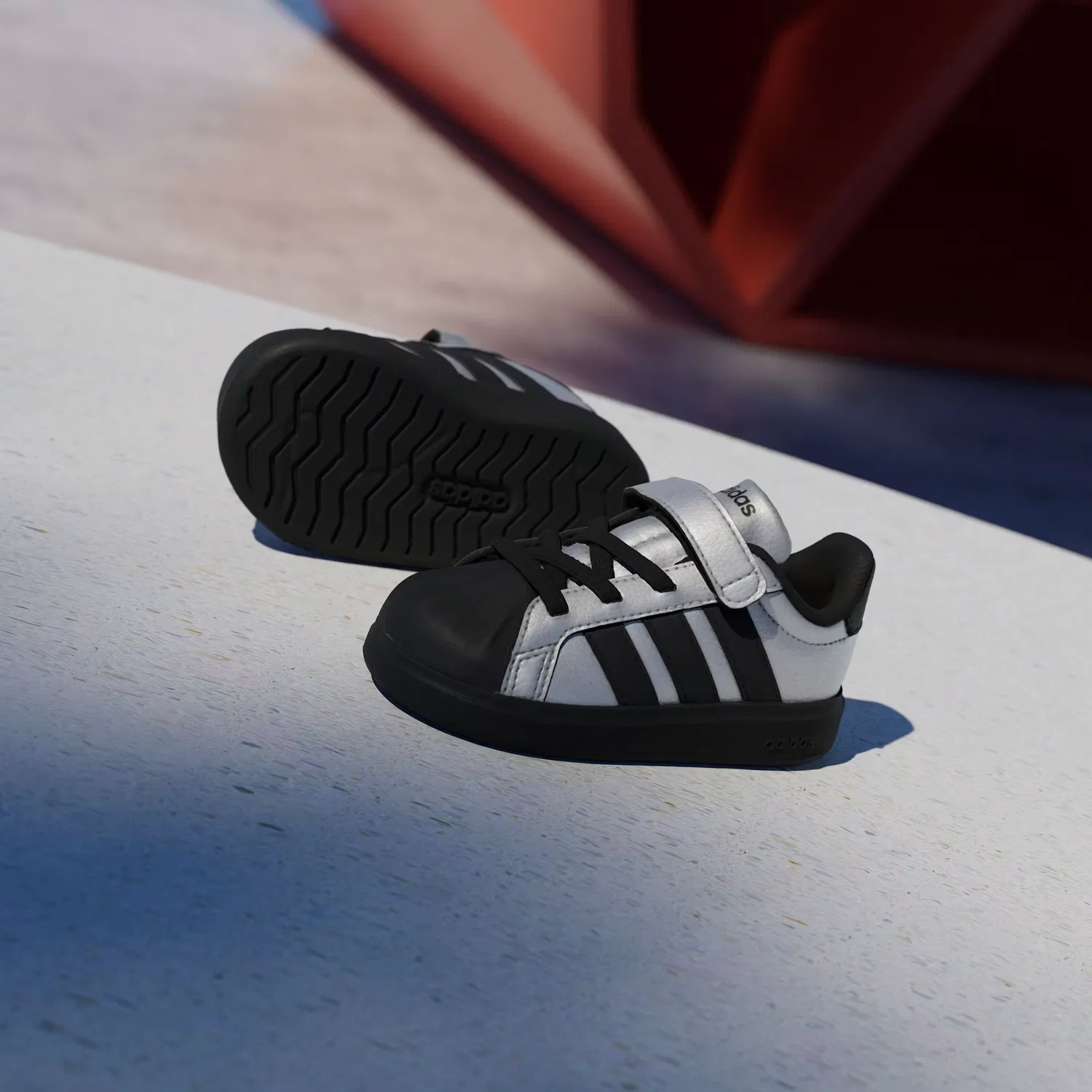 Детские кроссовки с мыском-ракушкой Streettalk, Adidas Sportswear, серебристый металлик/черный — фото 4