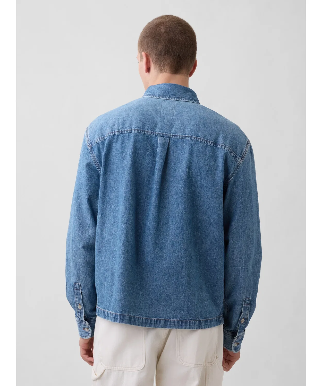 Мужская рубашка из денима свободного кроя с прямой линией низа, модель Straight Hem GAP, Indigo Blue — фото 3