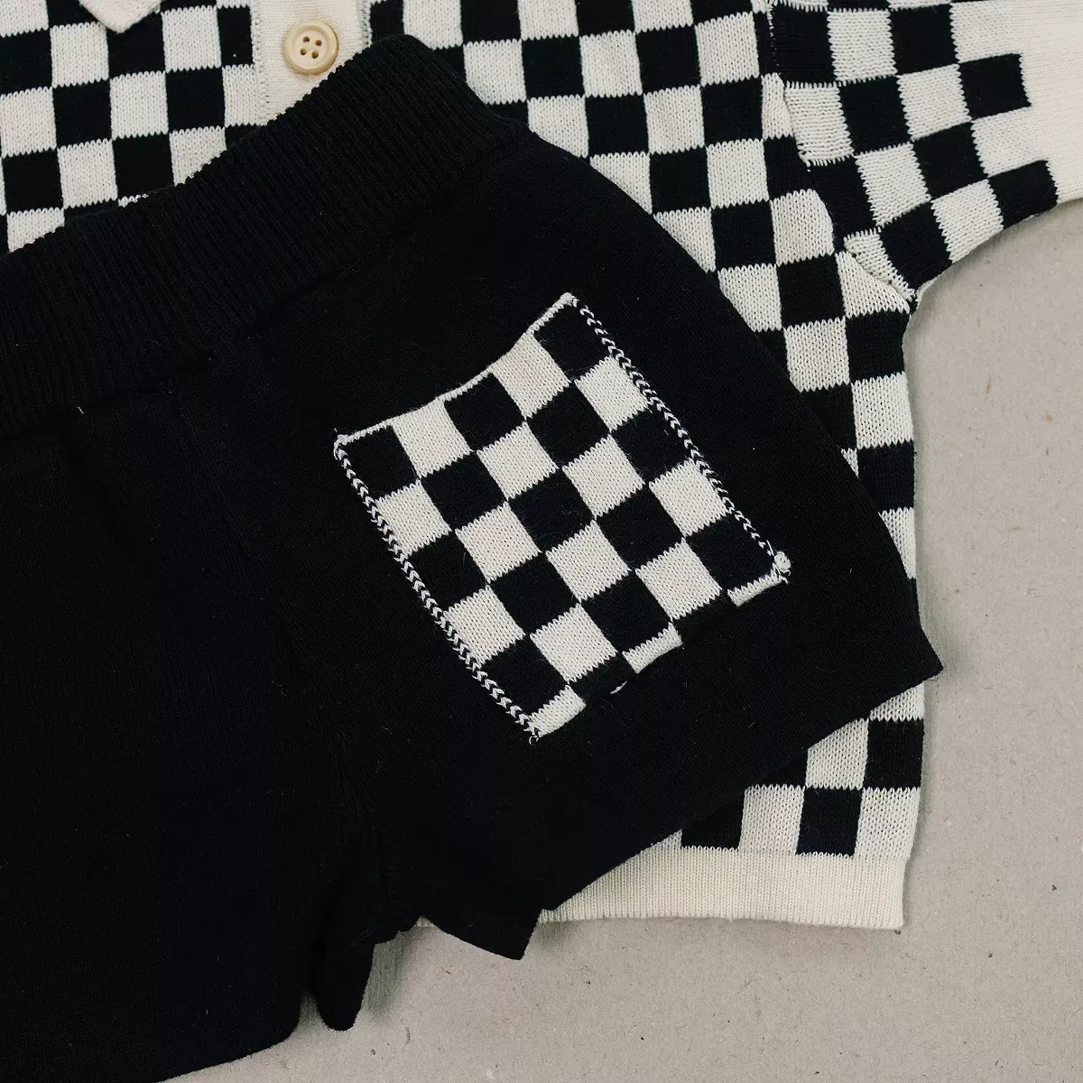 Детский комплект из футболки и шорт с принтом Reese Checkered Knit Collared Short Sleeve Set Olive + Scout, Brown — фото 4